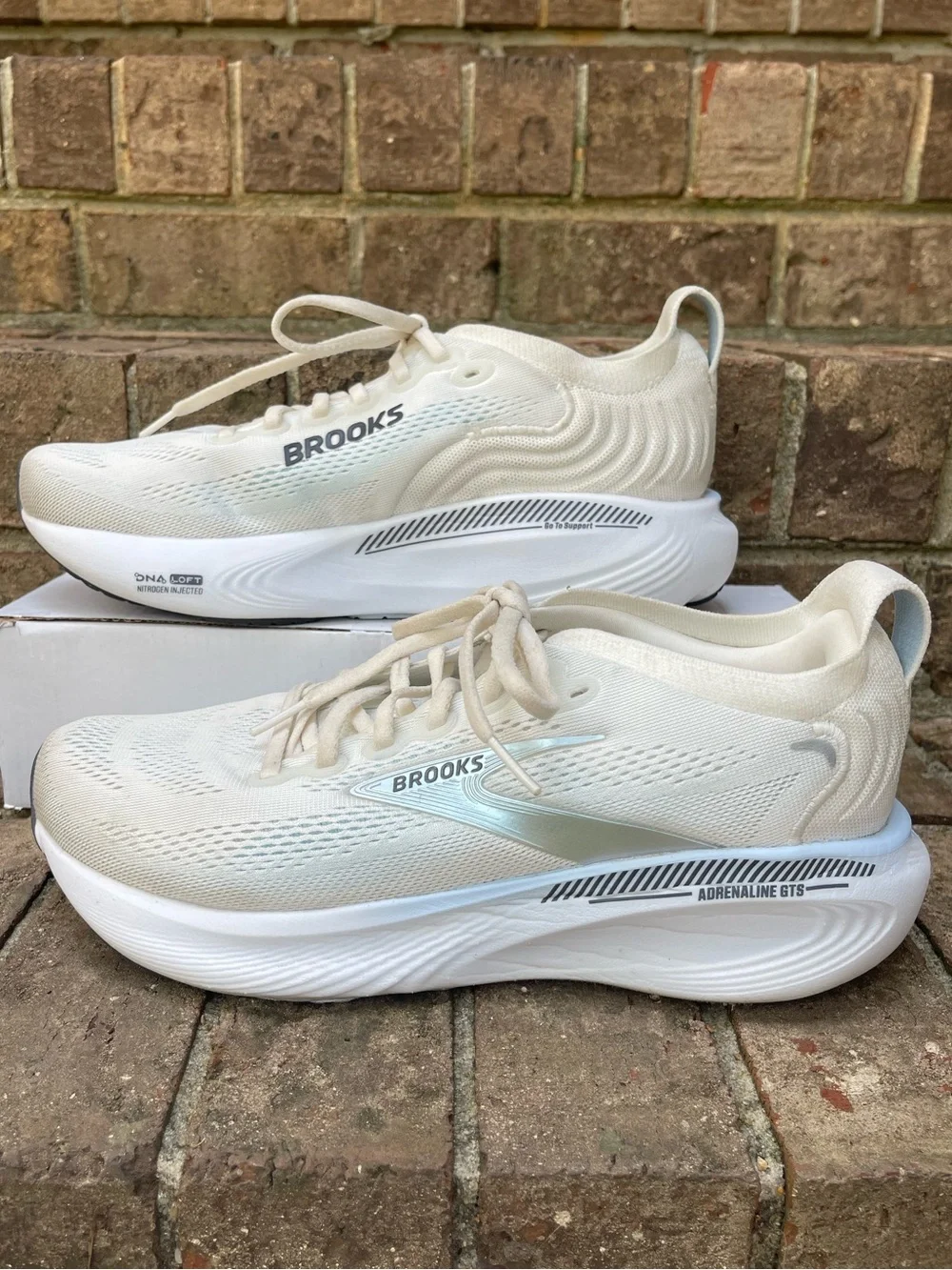 Brooks Adrenaline GTS 25 Women’s 10 White Silver Running Shoes No Insoles